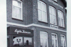 Klappschau, Fassade