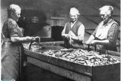Holm, Raeucherei Schrader, Marie- anz (Ohm) und Minda Fischer