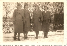 VierDameninUniform