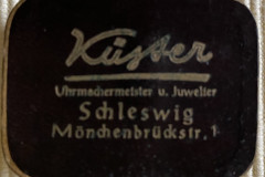Kuester, Schild