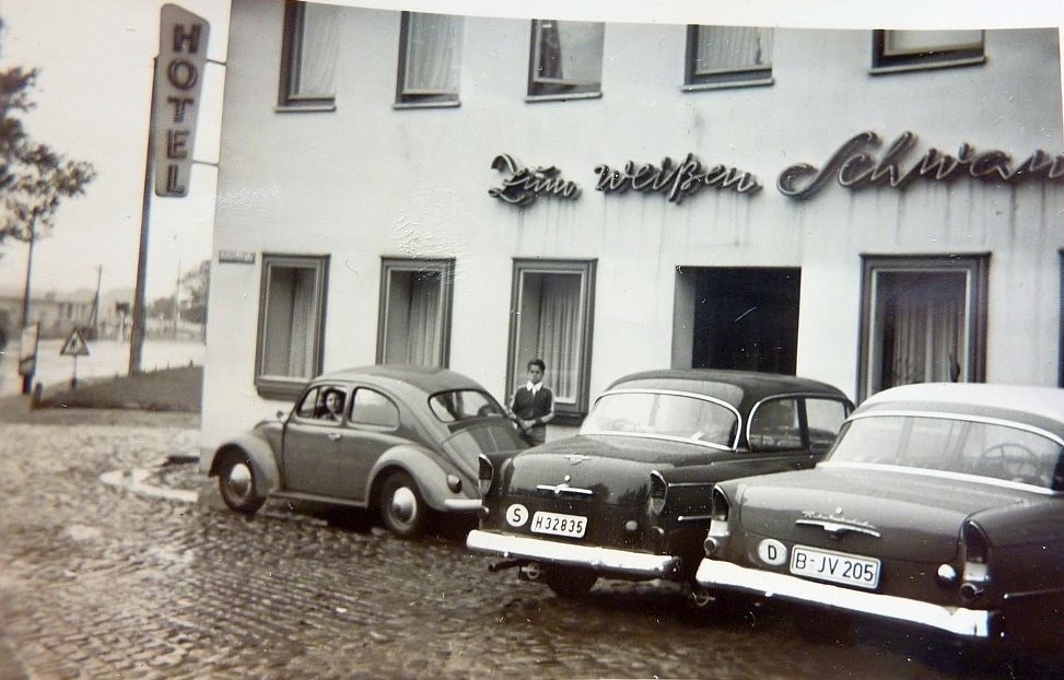 Parkplatz vor dem Weissen Schwan