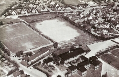 Sportplatz-und-SchuleNord1985
